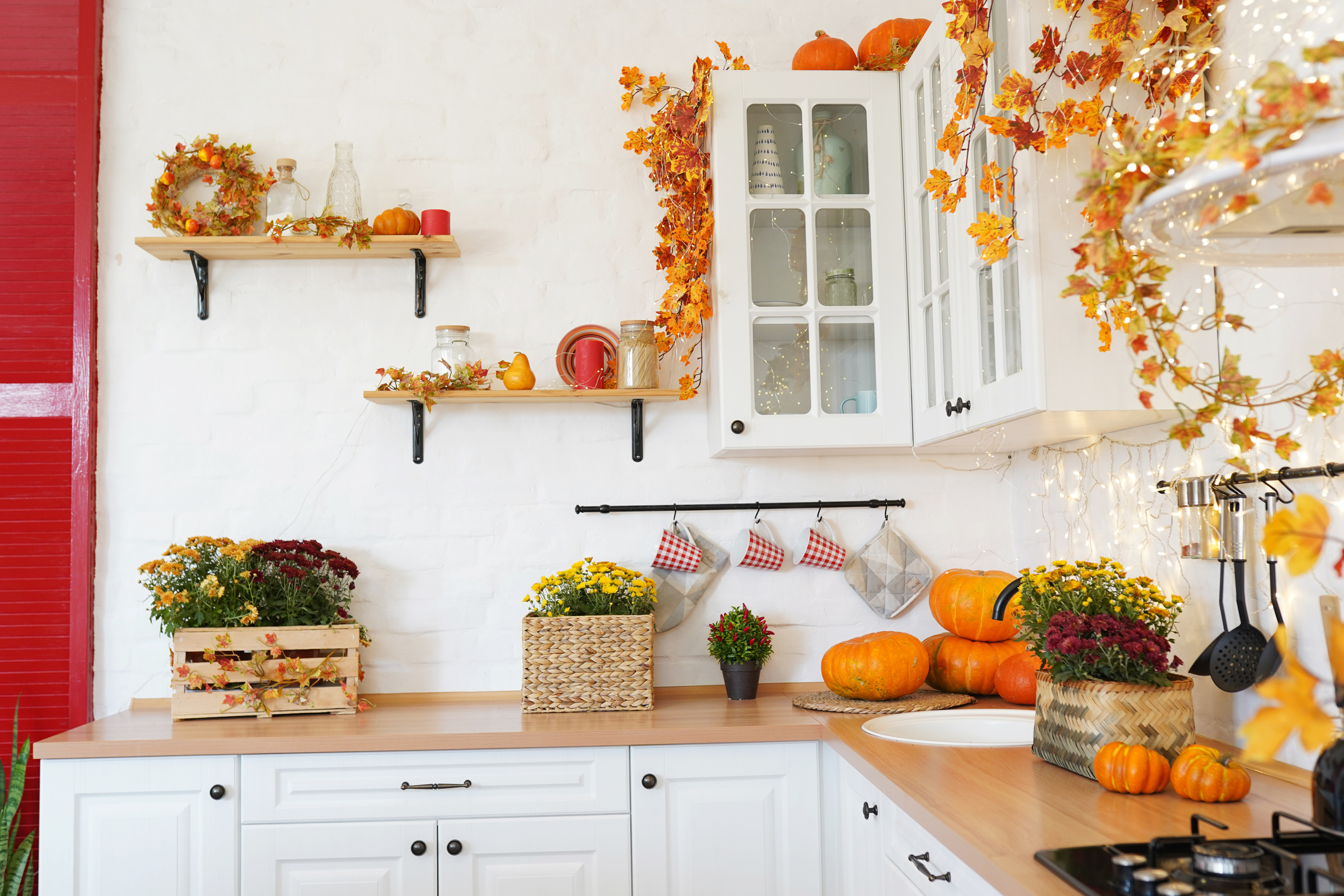 6-fun-d-cor-ideas-to-take-your-friendsgiving-over-the-top-van-s-home